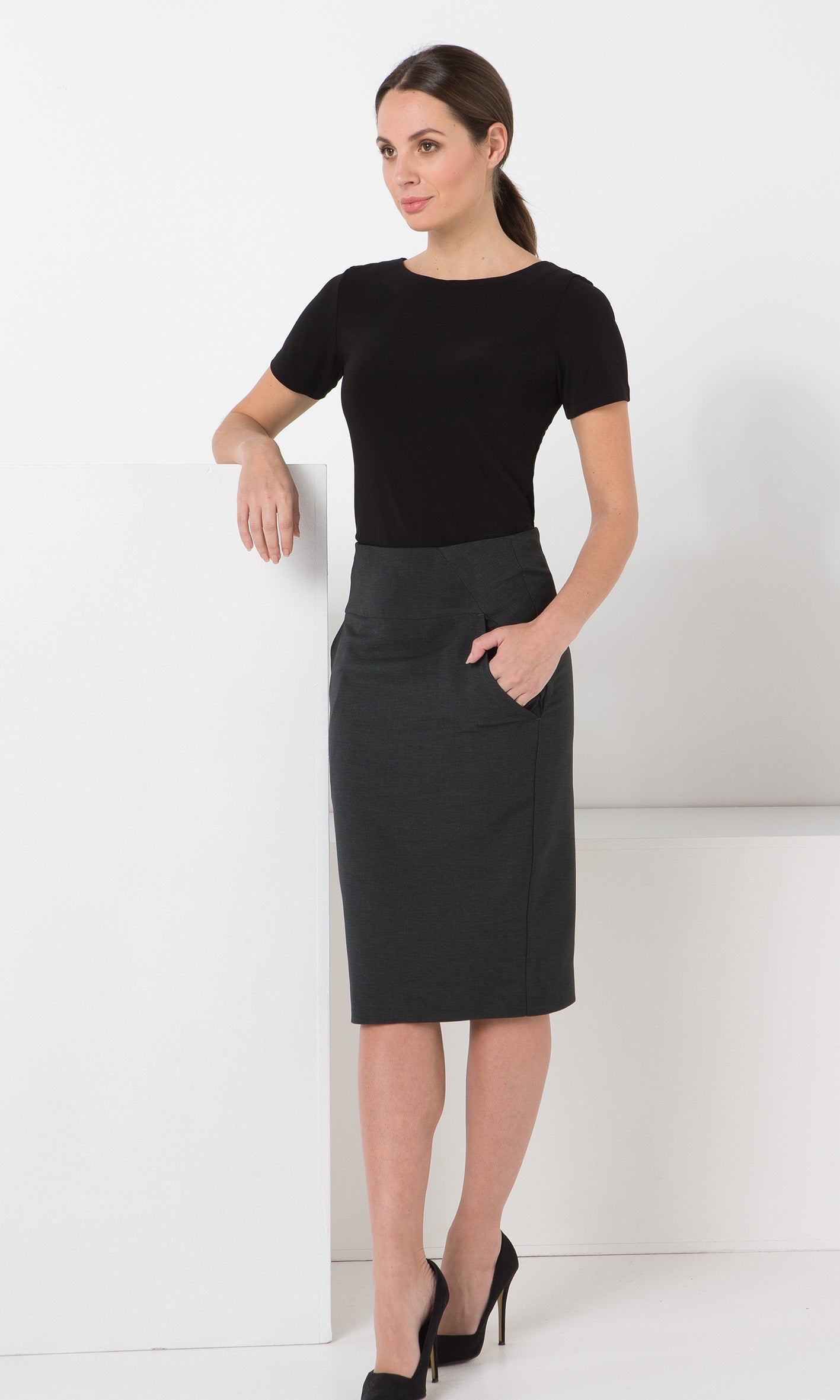 702-KN-BLK Short sleeve boat neck top